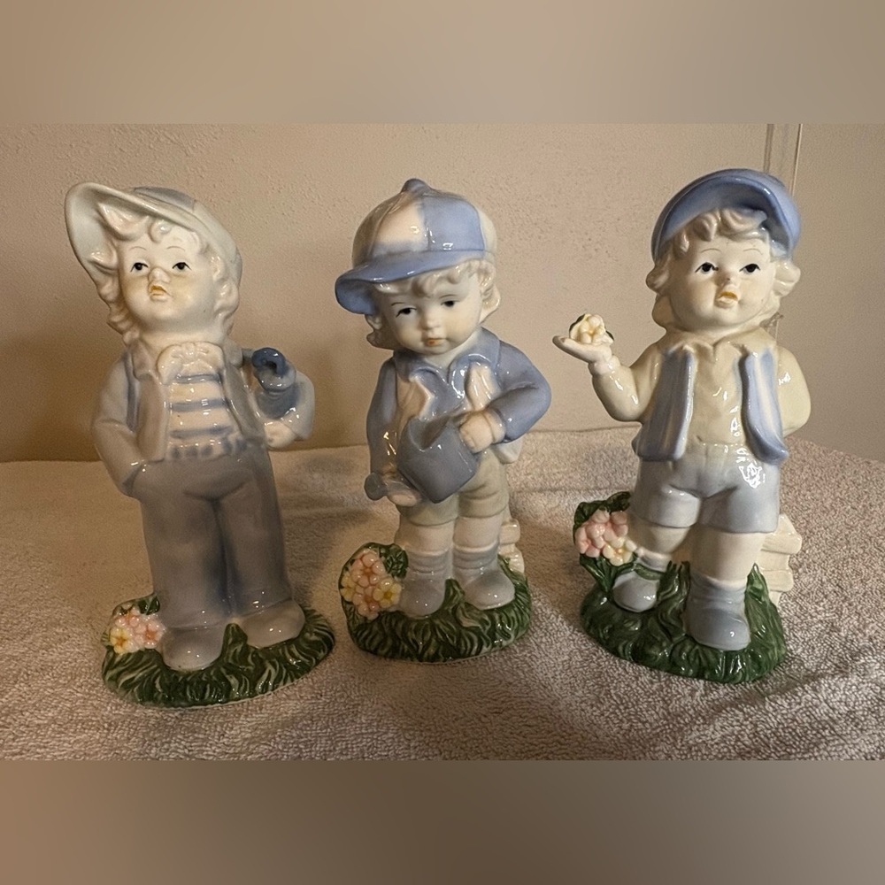 Vtg Triplets boys figurine working in garden old country collection porcelain